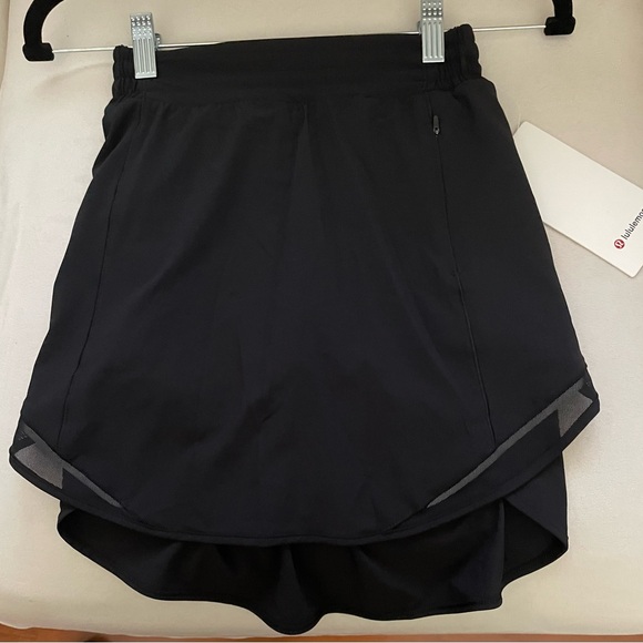 NWT Lululemon Hotty Hot HR Skirt Long Black Size 2 Shorts Underneath - Picture 10 of 11